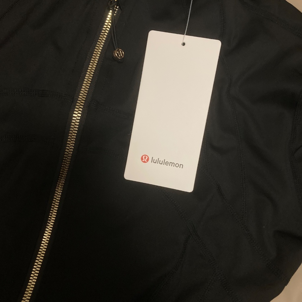 Lululemon - Picture 3 of 7